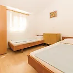 2 Bedroom Stunning In * 포블랴나