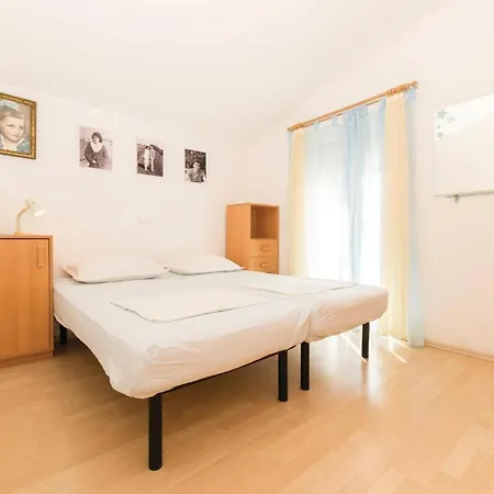 2 Bedroom Stunning In * Povljana