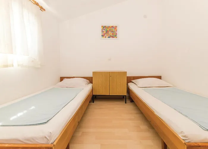 2 Bedroom Stunning In *