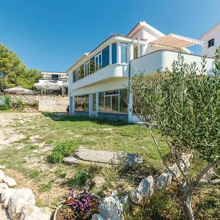 2 Bedroom In Holiday home *