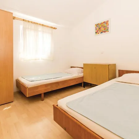 2 Bedroom In * Povljana