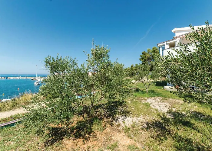 2 Bedroom Stunning In * Povljana