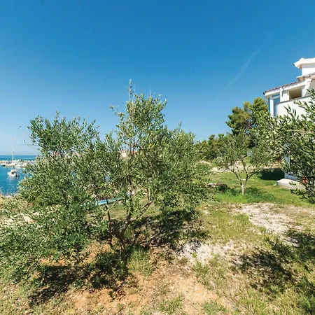 2 Bedroom Stunning In * Povljana